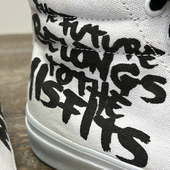 SOLD Straye Find Your Grind “The Future Belongs To The Misfits” Sneakers - Picture 10 of 10